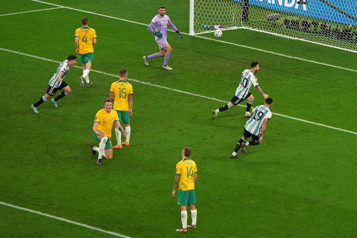 Argentina sufre pero avanza a cuartos con un Messi genial